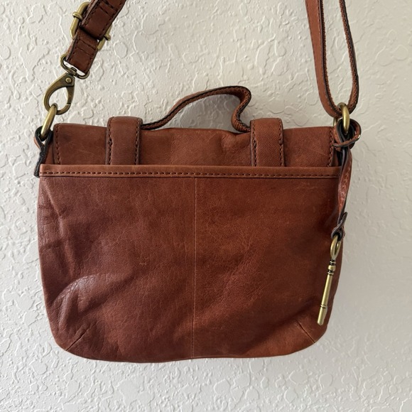 Fossil Leather Purse Crossbody Saddle Bag Brown Messenger Minimalist Key Charm - Picture 5 of 16